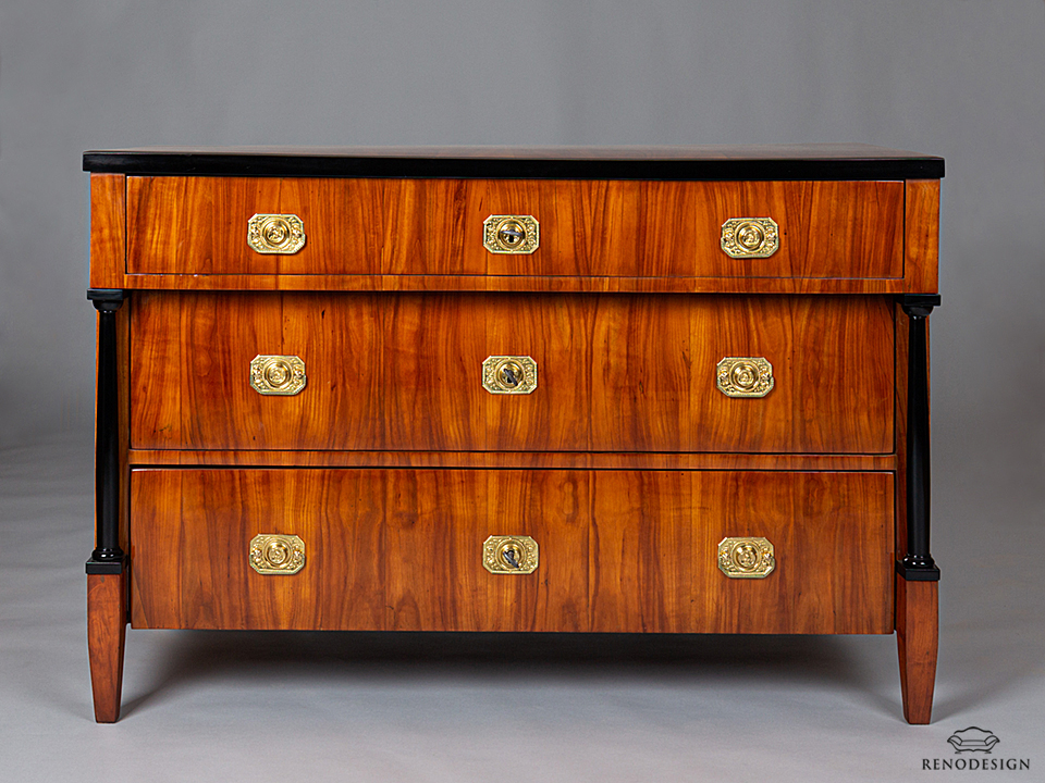 Starožitná komoda biedermeier
