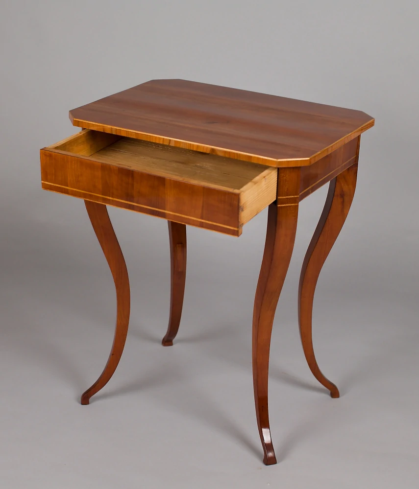Stolek biedermeier