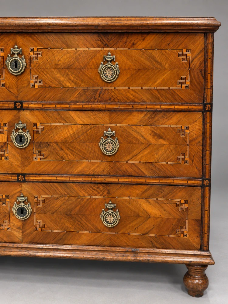 Klasicistní komoda – josefínské období, kolem roku 1780