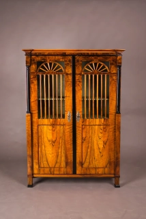 Biedermeier knihovna 